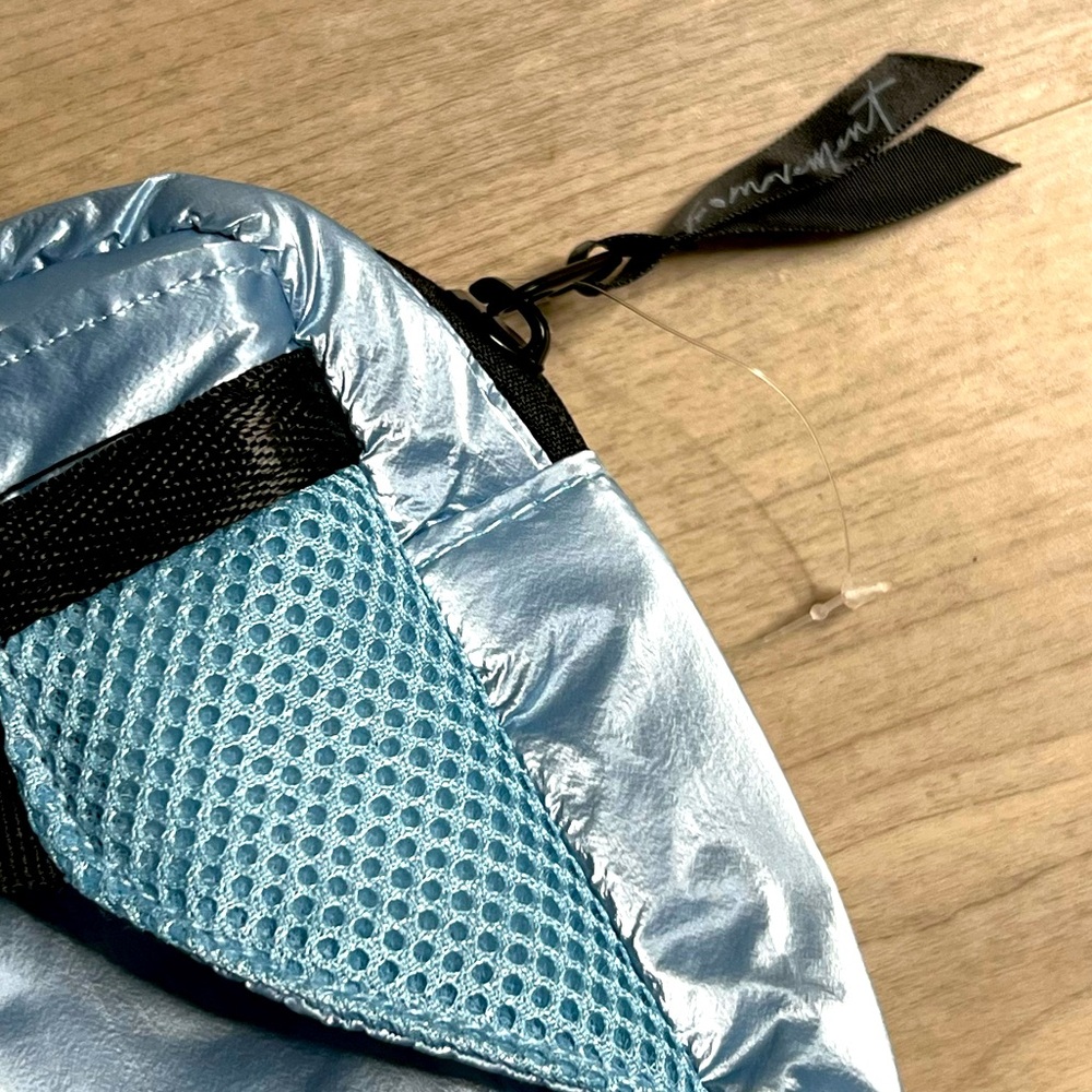 *NEW* FP Movement Courtside Cargo Sling Bag Ice Blue Metallic Belt Fanny Purse - Picture 8 of 10